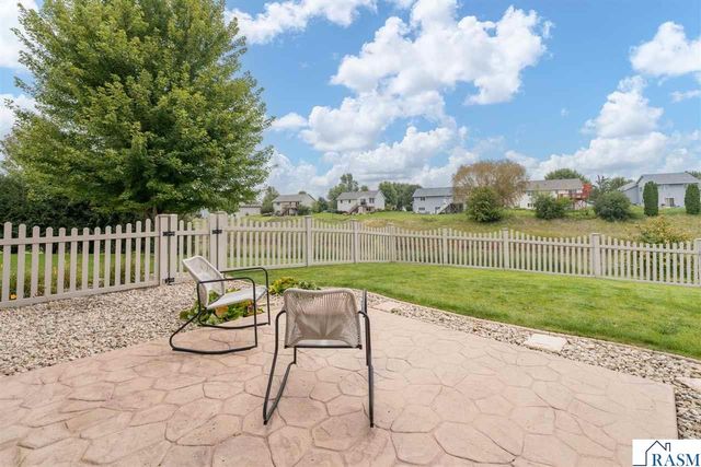 320 Grovebrook Court, Mankato, MN 56001