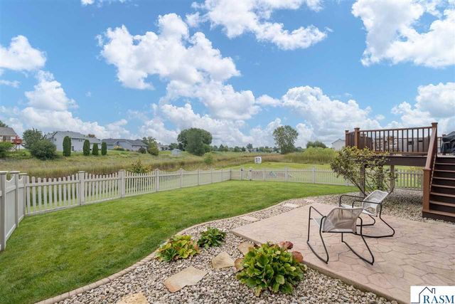 320 Grovebrook Court, Mankato, MN 56001