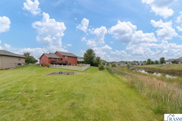 320 Grovebrook Court, Mankato, MN 56001