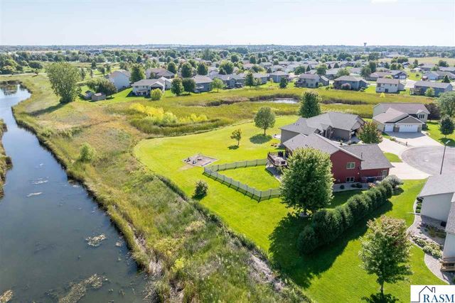 320 Grovebrook Court, Mankato, MN 56001