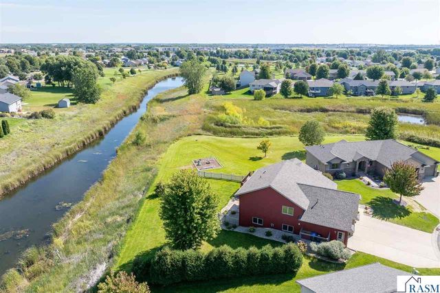 320 Grovebrook Court, Mankato, MN 56001