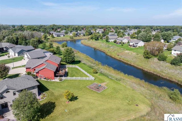 320 Grovebrook Court, Mankato, MN 56001