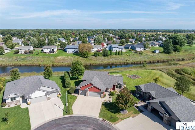 320 Grovebrook Court, Mankato, MN 56001