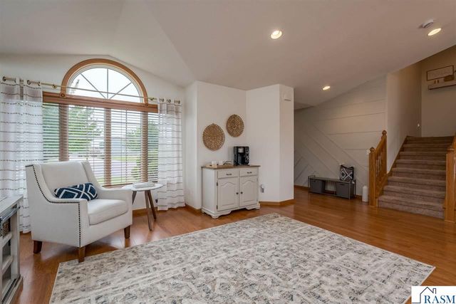 320 Grovebrook Court, Mankato, MN 56001