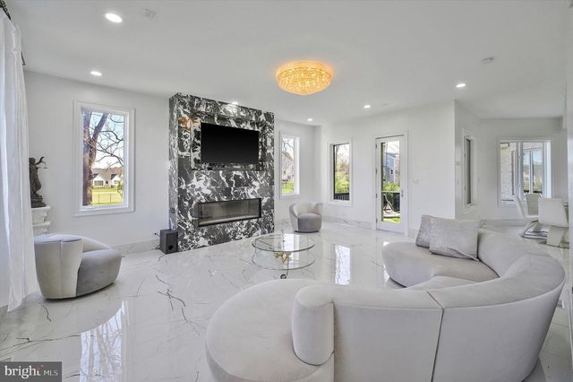 9116 LEESBURG PIKE, Vienna, VA 22182