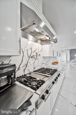 9116 LEESBURG PIKE, Vienna, VA 22182