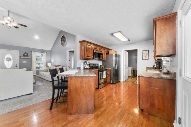 300 Daytona Dr, Cornersville, TN 37047