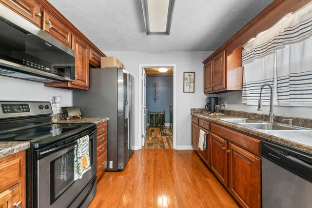 300 Daytona Dr, Cornersville, TN 37047