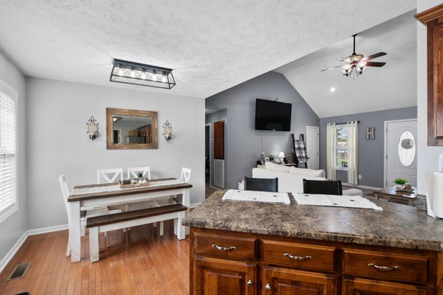 300 Daytona Dr, Cornersville, TN 37047