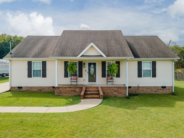 300 Daytona Dr, Cornersville, TN 37047