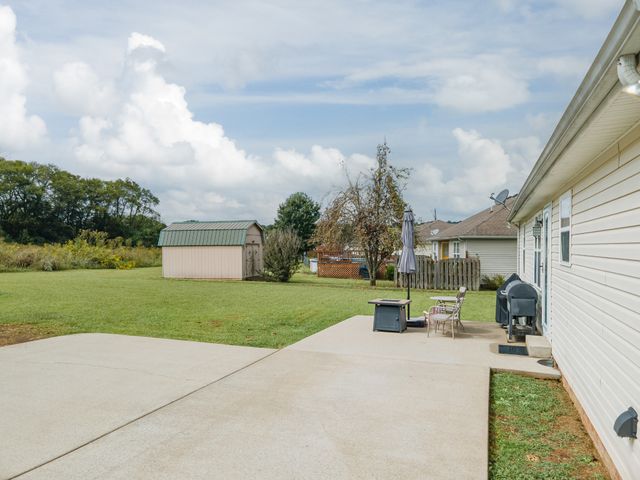 300 Daytona Dr, Cornersville, TN 37047