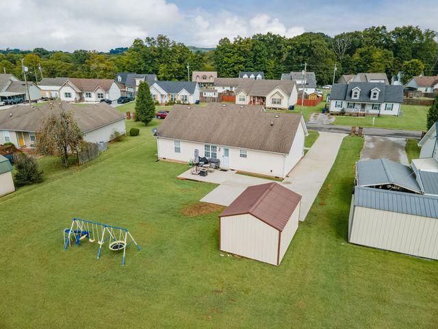 300 Daytona Dr, Cornersville, TN 37047