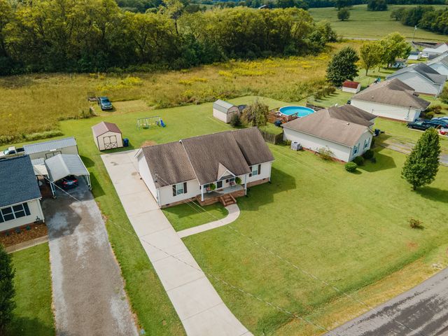 300 Daytona Dr, Cornersville, TN 37047