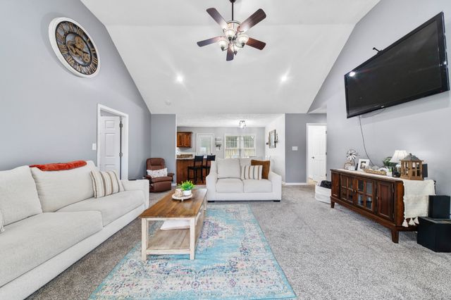 300 Daytona Dr, Cornersville, TN 37047