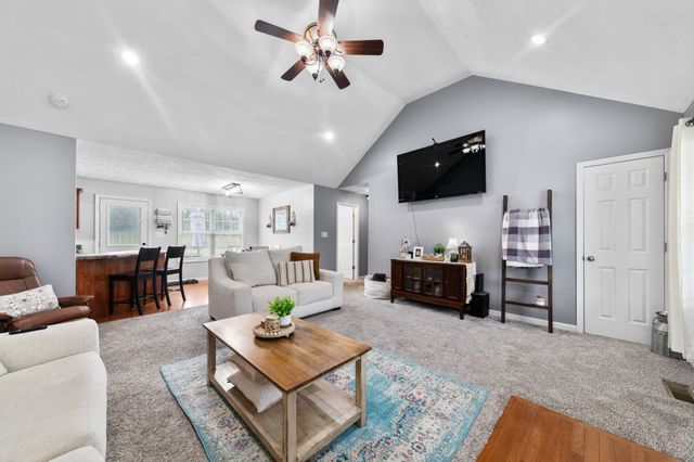 300 Daytona Dr, Cornersville, TN 37047