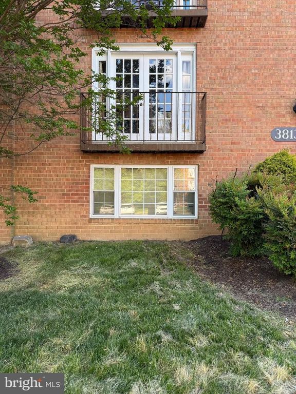 Image 2 of property listing at 3813 SWANN RD #104, Suitland, MD 20746
