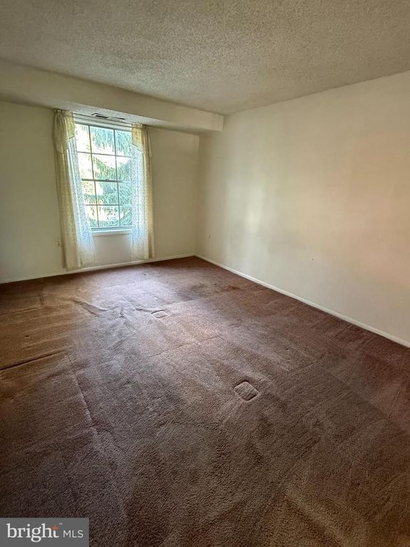 Image 5 of property listing at 3813 SWANN RD #104, Suitland, MD 20746