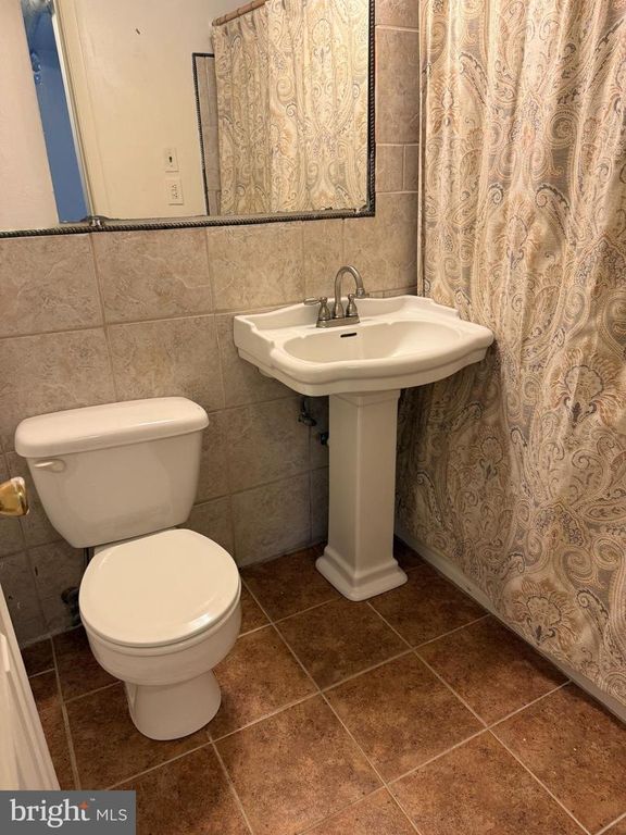 Image 7 of property listing at 3813 SWANN RD #104, Suitland, MD 20746