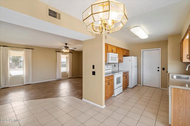 10528 W TUMBLEWOOD Drive, Sun City, AZ 85351