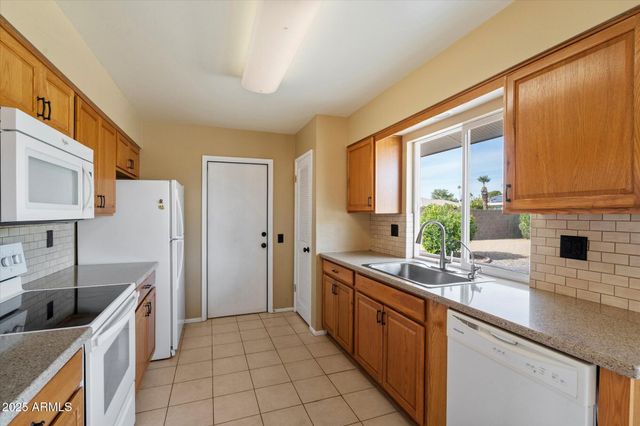 10528 W TUMBLEWOOD Drive, Sun City, AZ 85351