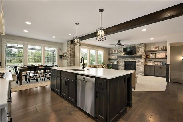 214 SW Roosevelt Ridge Drive, Lee's Summit, MO 64081