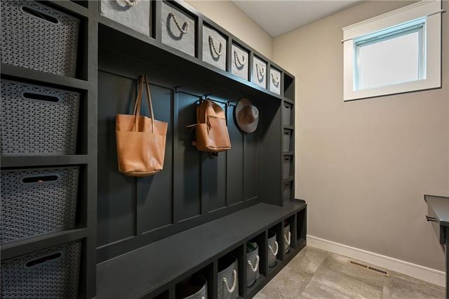 214 SW Roosevelt Ridge Drive, Lee's Summit, MO 64081