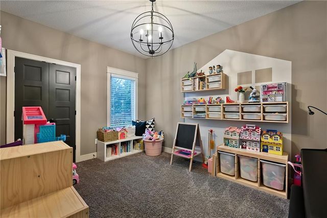 214 SW Roosevelt Ridge Drive, Lee's Summit, MO 64081