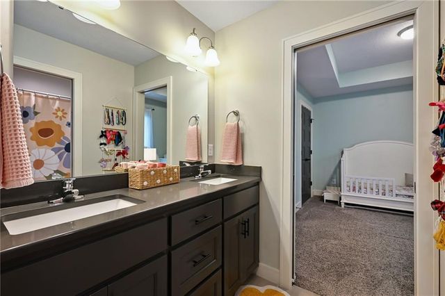 214 SW Roosevelt Ridge Drive, Lee's Summit, MO 64081