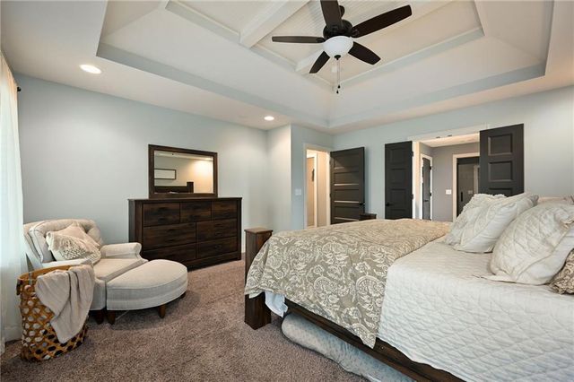 214 SW Roosevelt Ridge Drive, Lee's Summit, MO 64081