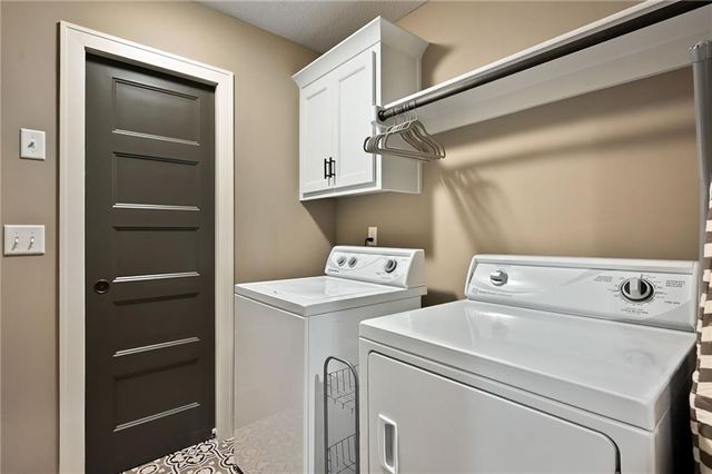 214 SW Roosevelt Ridge Drive, Lee's Summit, MO 64081