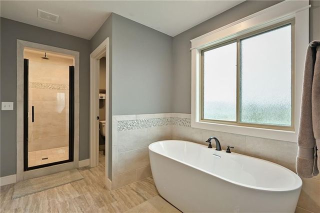 214 SW Roosevelt Ridge Drive, Lee's Summit, MO 64081