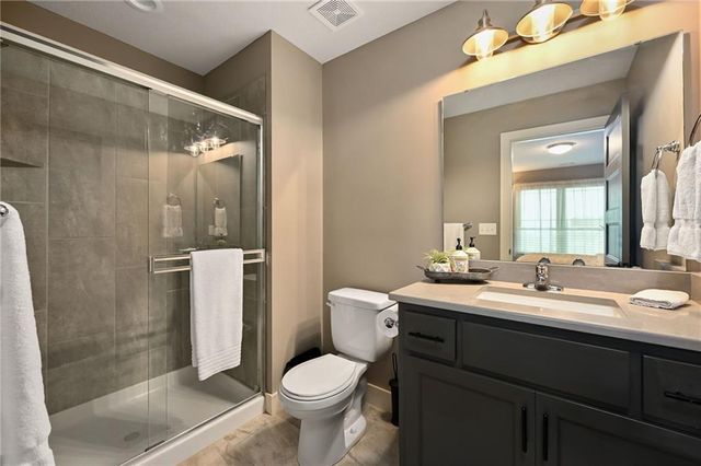 214 SW Roosevelt Ridge Drive, Lee's Summit, MO 64081