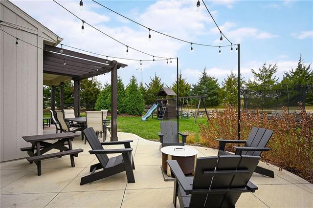 214 SW Roosevelt Ridge Drive, Lee's Summit, MO 64081