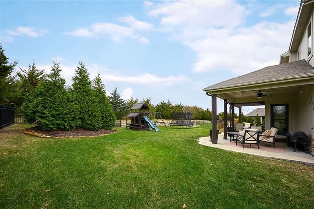 214 SW Roosevelt Ridge Drive, Lee's Summit, MO 64081