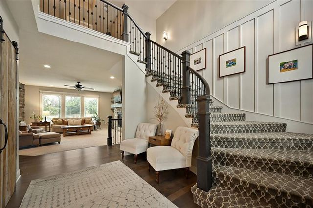 214 SW Roosevelt Ridge Drive, Lee's Summit, MO 64081