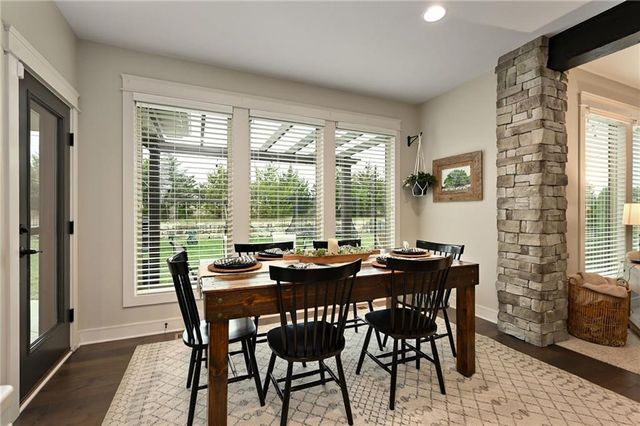 214 SW Roosevelt Ridge Drive, Lee's Summit, MO 64081