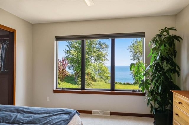 2727 Highland TERRACE, Sheboygan, WI 53083