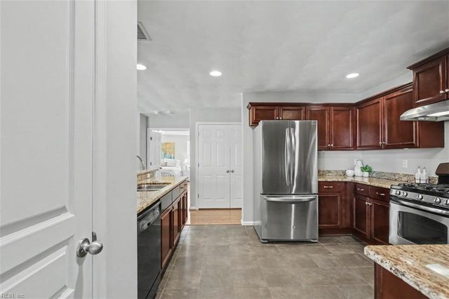 5448 Paperwhite LN, Virginia Beach, VA 23455