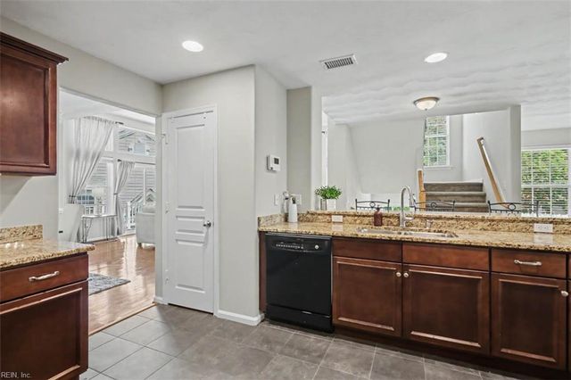 5448 Paperwhite LN, Virginia Beach, VA 23455