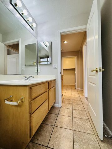 672 W Raven Drive, Chandler, AZ 85286