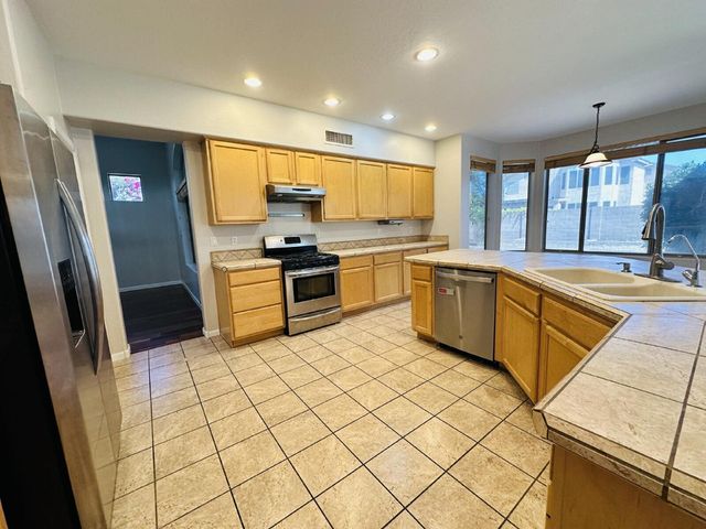 672 W Raven Drive, Chandler, AZ 85286