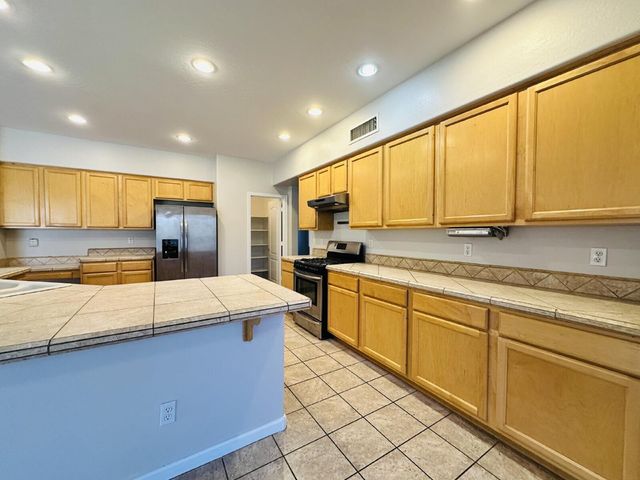 672 W Raven Drive, Chandler, AZ 85286