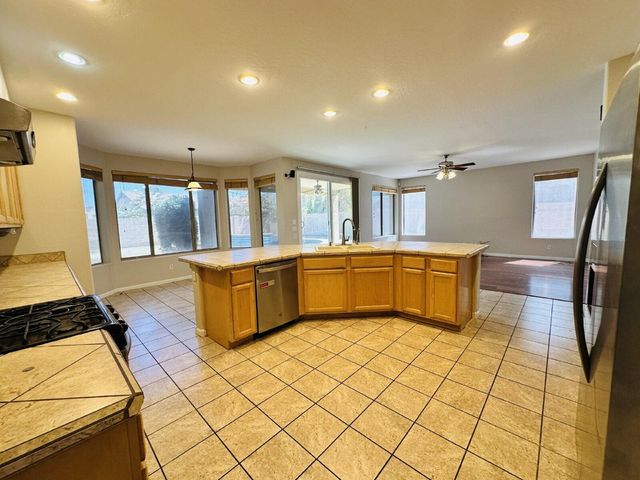 672 W Raven Drive, Chandler, AZ 85286