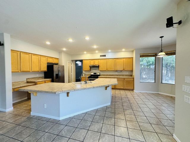 672 W Raven Drive, Chandler, AZ 85286