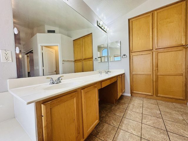 672 W Raven Drive, Chandler, AZ 85286