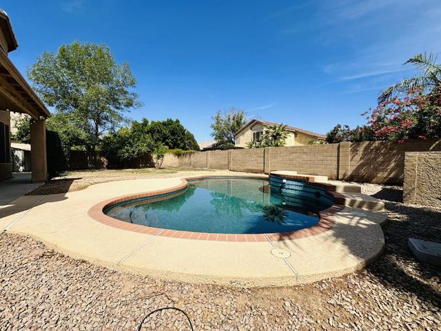 672 W Raven Drive, Chandler, AZ 85286