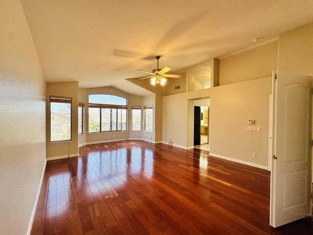 672 W Raven Drive, Chandler, AZ 85286