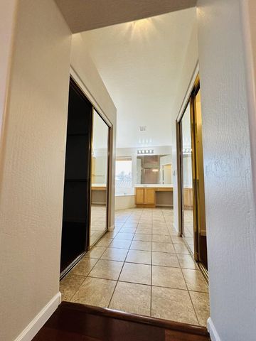 672 W Raven Drive, Chandler, AZ 85286