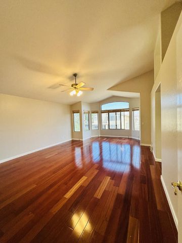 672 W Raven Drive, Chandler, AZ 85286