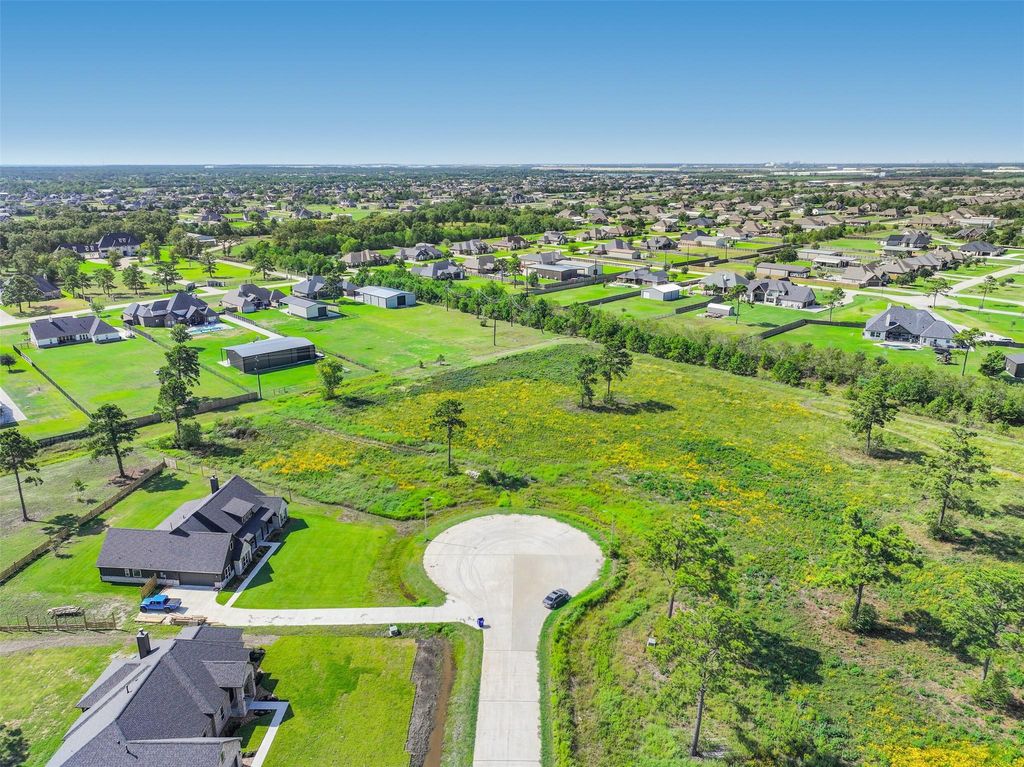 6502 Treme Bayou Drive, Baytown, TX 77523